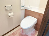 トイレリフォーム掃除道具等を収納できる、スッキリしたトイレ